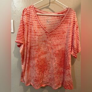 Soft pink and white striped v neck tee
#striped #softpink #vneck